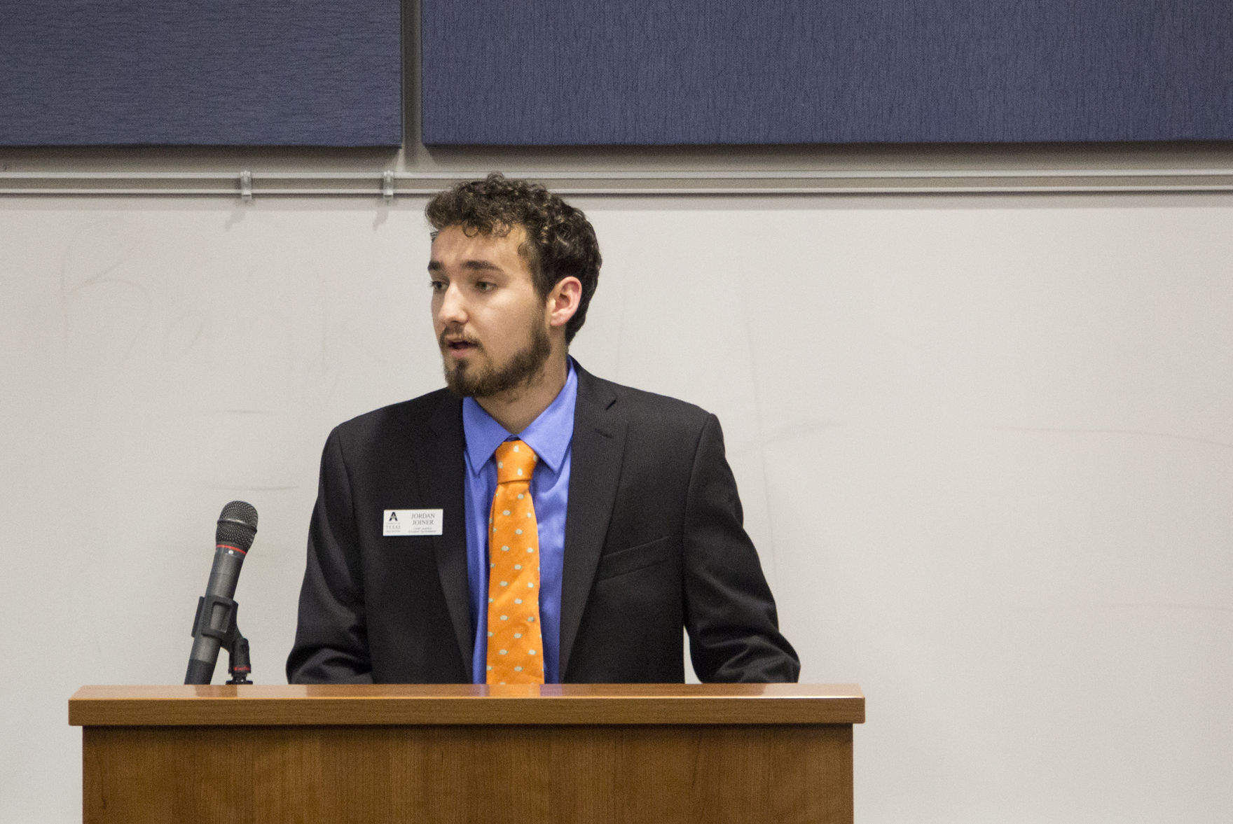 Student Senate addresses upcoming campus elections, introduces three resolutions